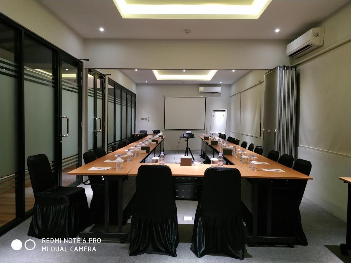 Grand Caman Hotel Bekasi Exterior foto